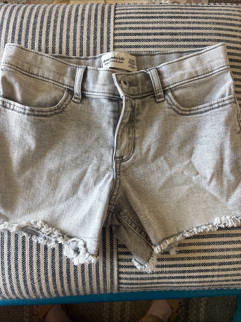 abercrombie kids gray frayed denim shorts size 13-14